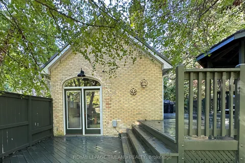 12 VICTORIA Street, ON N7A 2R5