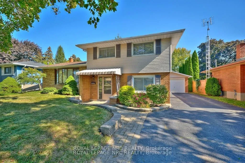 8 LaSalle Drive, ON L2M 2E4