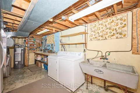 8 LaSalle Drive, ON L2M 2E4