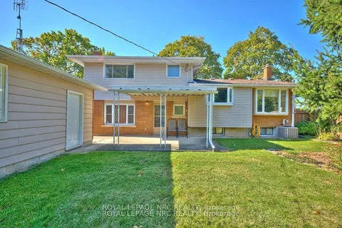 8 LaSalle Drive, ON L2M 2E4