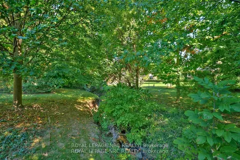 8 LaSalle Drive, ON L2M 2E4