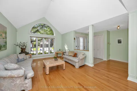 1725 Autumn Ridge Drive, ON K1C 6Z1