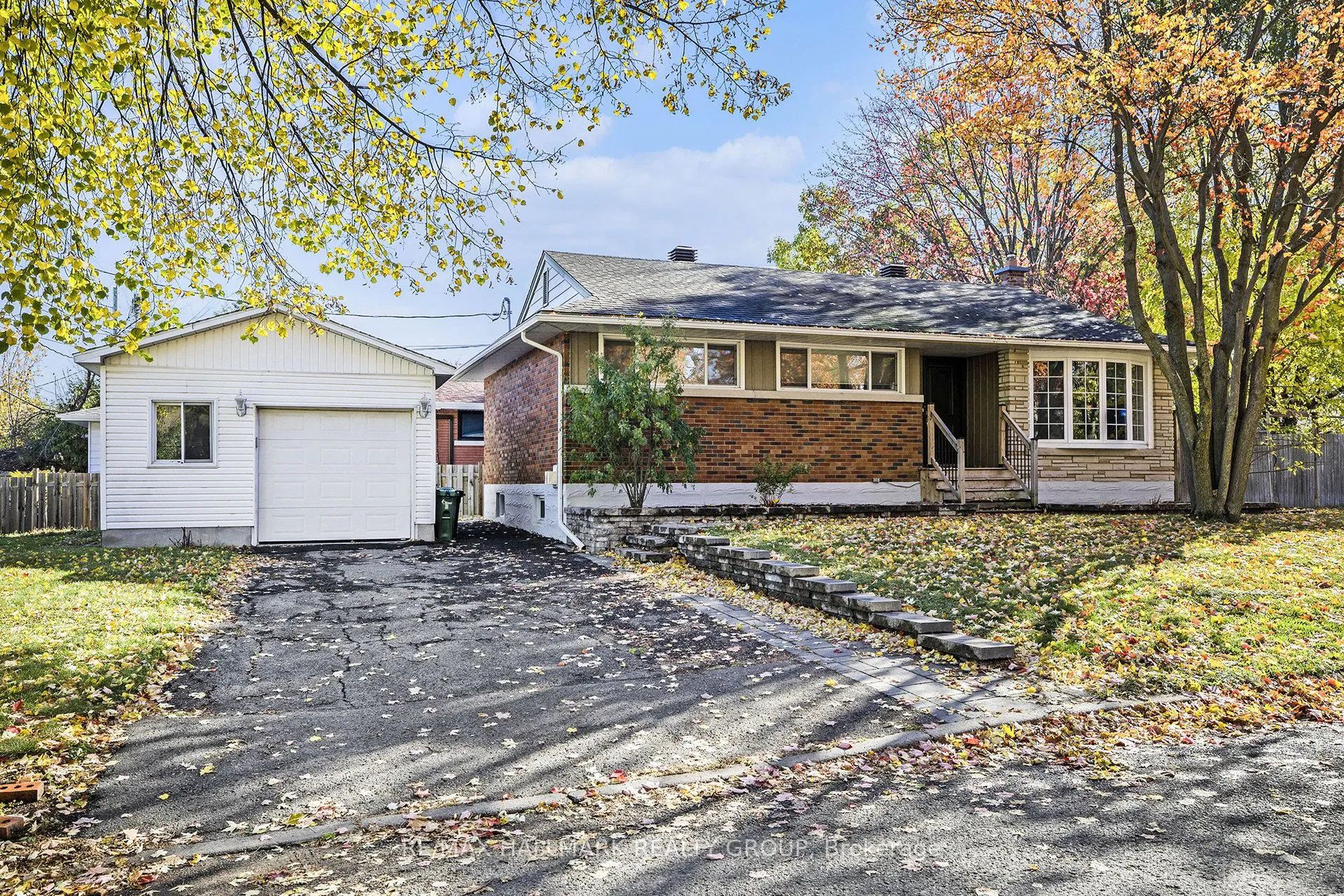 715 Holt Crescent, ON K1G 2Y4