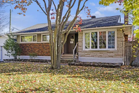 715 Holt Crescent, ON K1G 2Y4