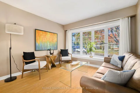 715 Holt Crescent, ON K1G 2Y4