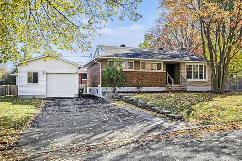 715 Holt Crescent, ON K1G 2Y4