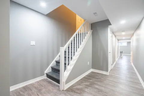 8561 DOGWOOD Crescent, ON L2H 0K7