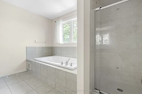 8561 DOGWOOD Crescent, ON L2H 0K7