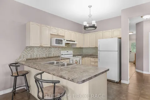 97 Black Bear Way, ON K2S 2G6