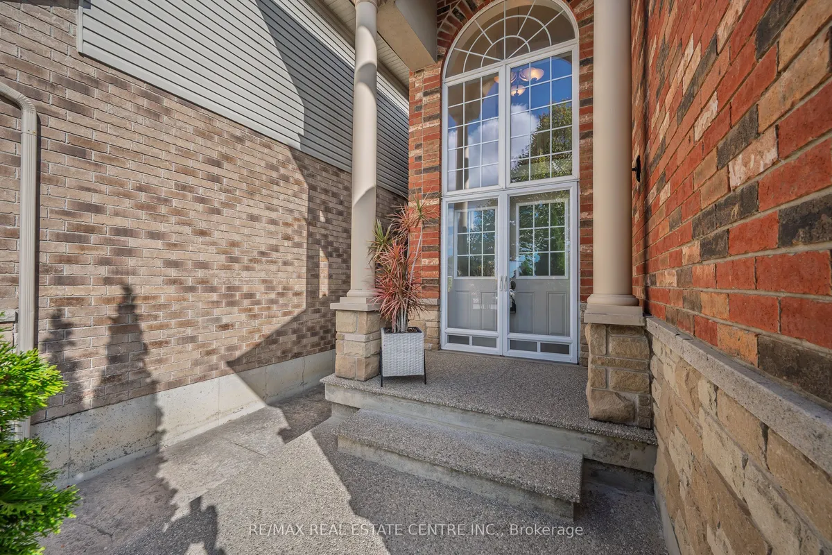 733 Stone Church Road, ON L8W 1A9