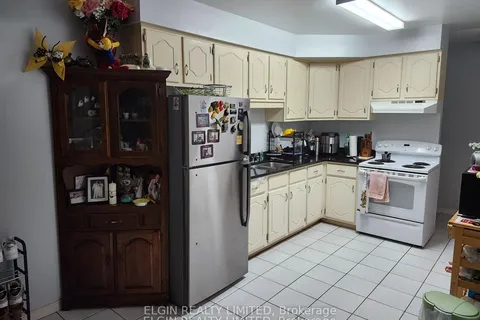 62 Talbot Street, ON N5P 1A4