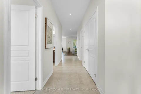 5 Oakdale Boulevard, ON L0R 2A0