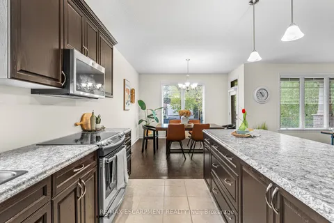 5 Oakdale Boulevard, ON L0R 2A0