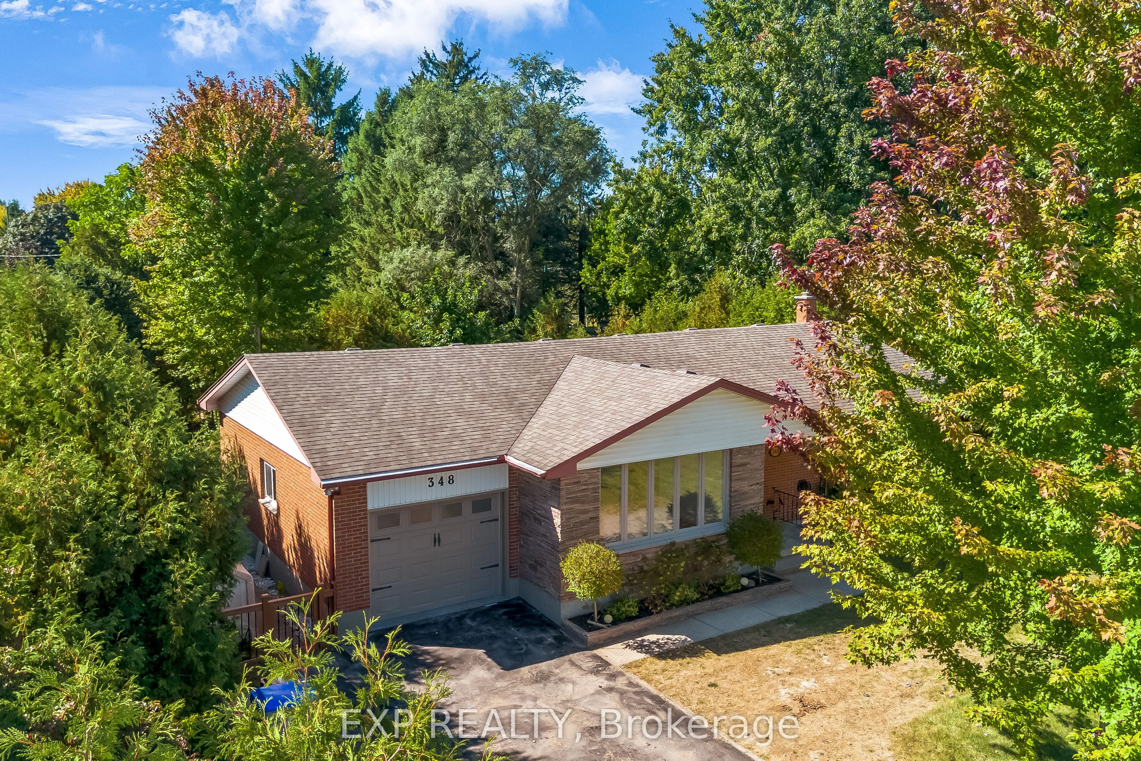 348 Caradoc Street, ON N7G 2P4