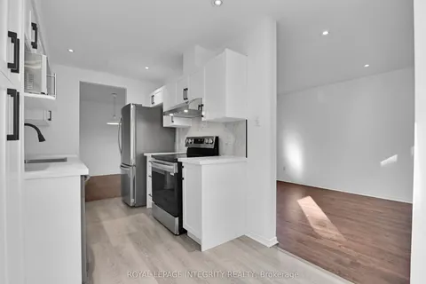 137 Tall Oak Private, ON K1G 6T3