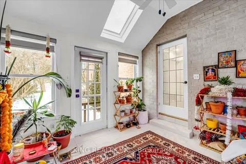 16 Meander Close, ON L0R 1H1