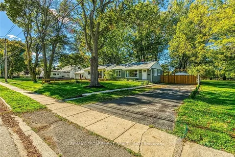 1032 PINE Street, ON N1A 2M9