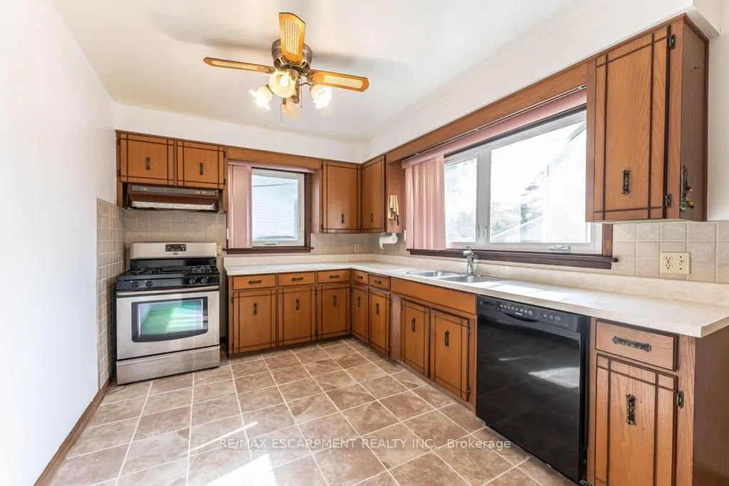 24 Hilda Street, ON L3C 3N2