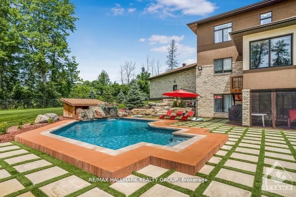 699 Ballycastle Crescent, ON K1X 0A4