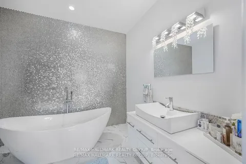 699 Ballycastle Crescent, ON K1X 0A4