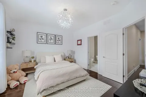 699 Ballycastle Crescent, ON K1X 0A4