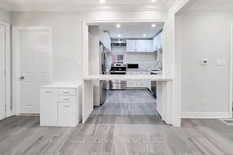 24 East 22nd Street, ON L8V 2V3