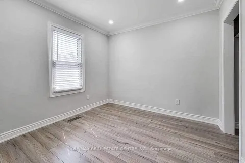 24 East 22nd Street, ON L8V 2V3