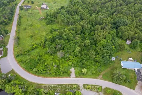 877 Lacroix Bay Road, ON K0J 2L0