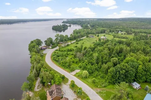 877 Lacroix Bay Road, ON K0J 2L0