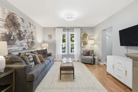 190 Wood Street, ON L8L 3Z1