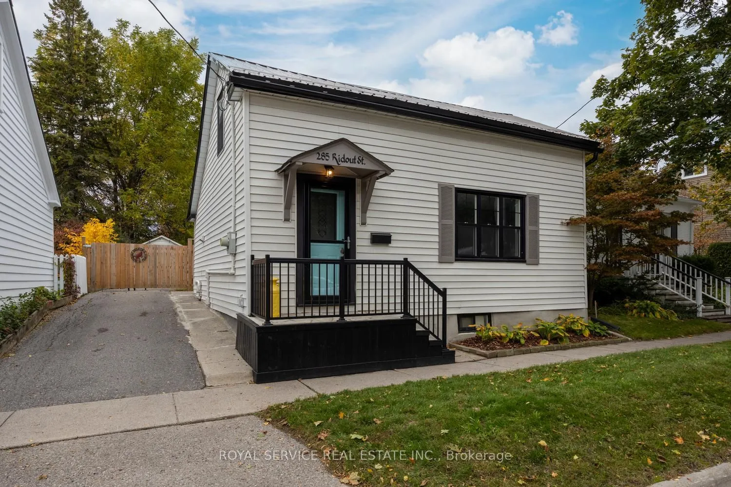 285 Ridout Street, ON L1A 1P8