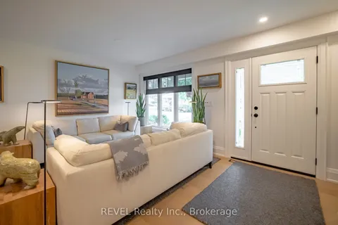 74 Montgomery Road, ON L3C 2Y3