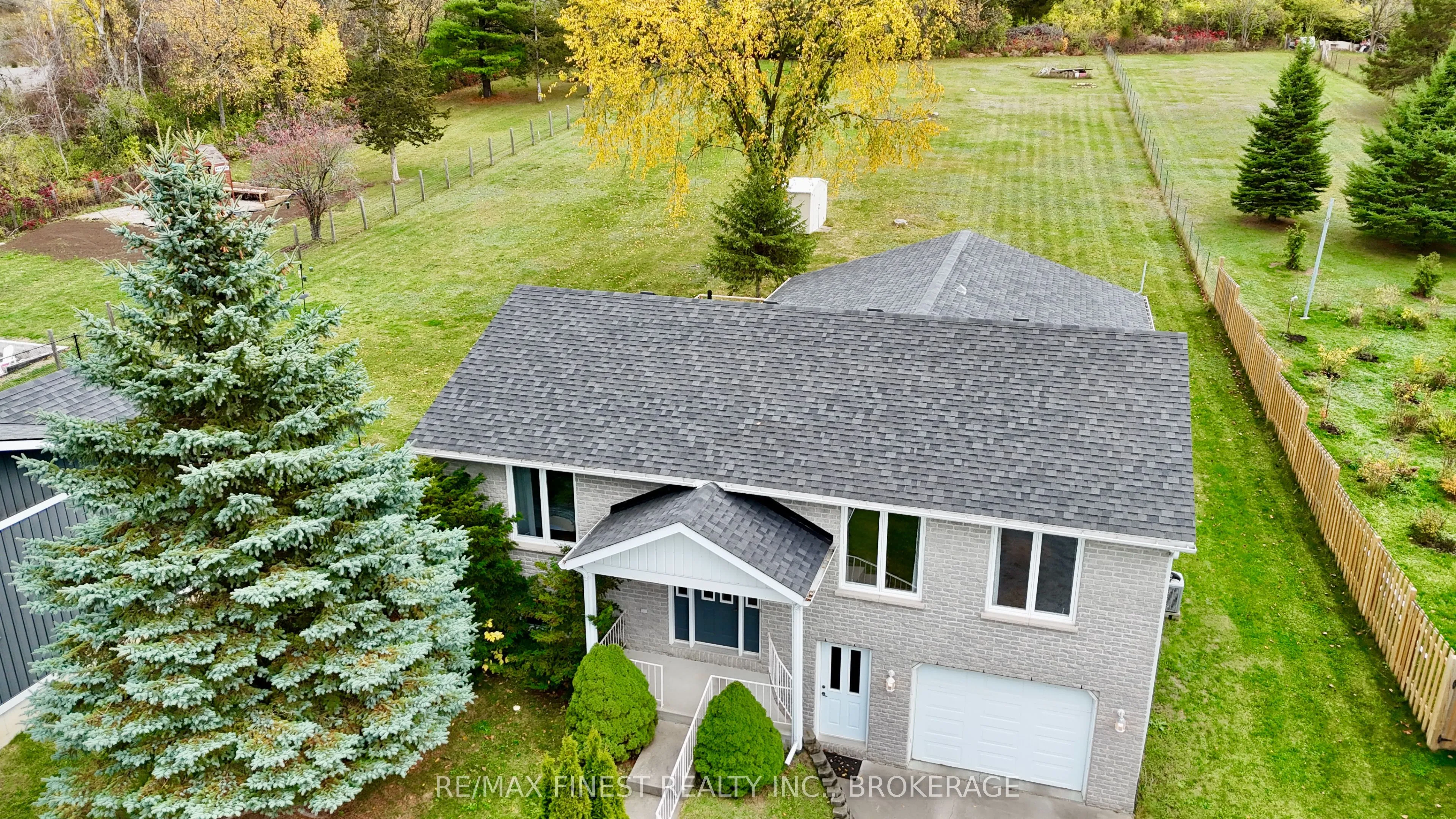 812 Palace Road, ON K7R 3K9