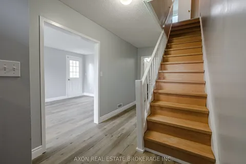 300-302 Coronation Boulevard, ON K7M 5P9