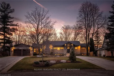 32 Breckenridge Boulevard, ON L2W 1A7