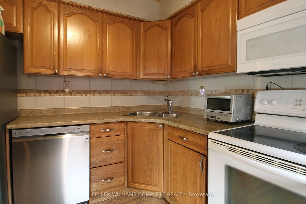 35 Barons Avenue, ON L8K 2Y1