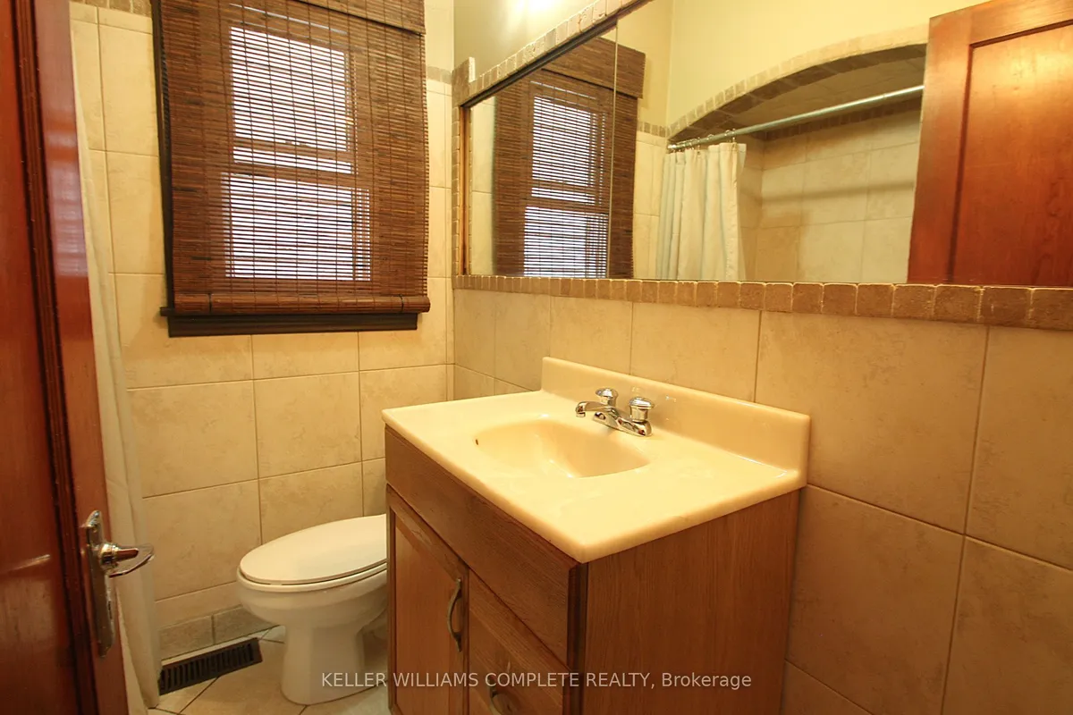 35 Barons Avenue, ON L8K 2Y1