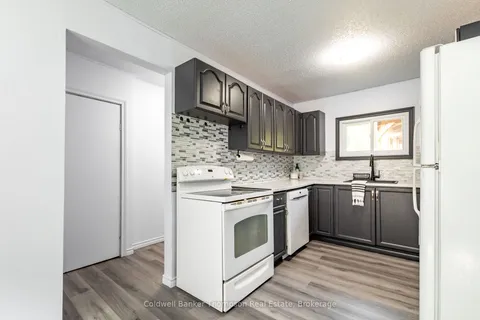 1980 Lone Pine Drive, ON P0B 1L0