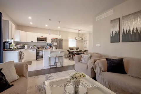 16 Bowman Crescent, ON L2V 0G3