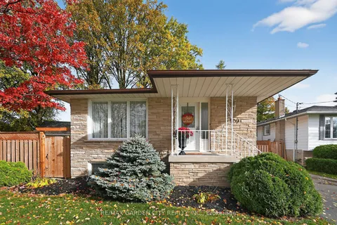 120 Kinross Street, ON N3W 1K1