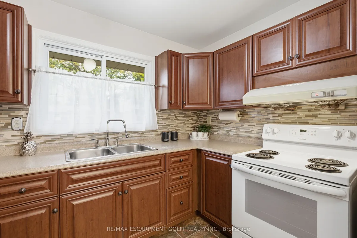 28 Bacall Crescent, ON L8T 4W9