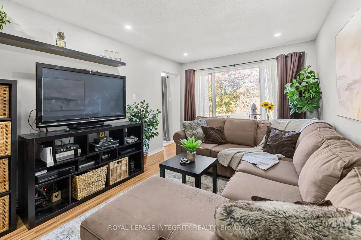 13 Banchory Crescent, ON K2K 2V4