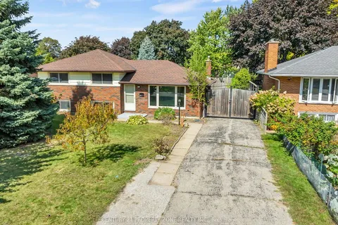 1002 Eastlawn Avenue, ON N7S 1X4