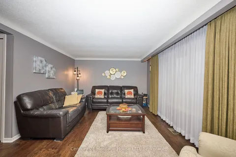 845 Parkdale Avenue, ON L2A 5B8