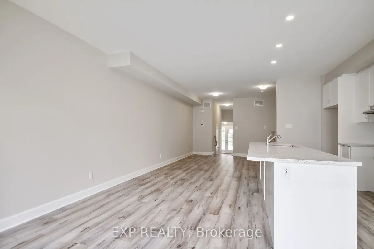 18 REYNOLDS Avenue, ON K7C 0C4