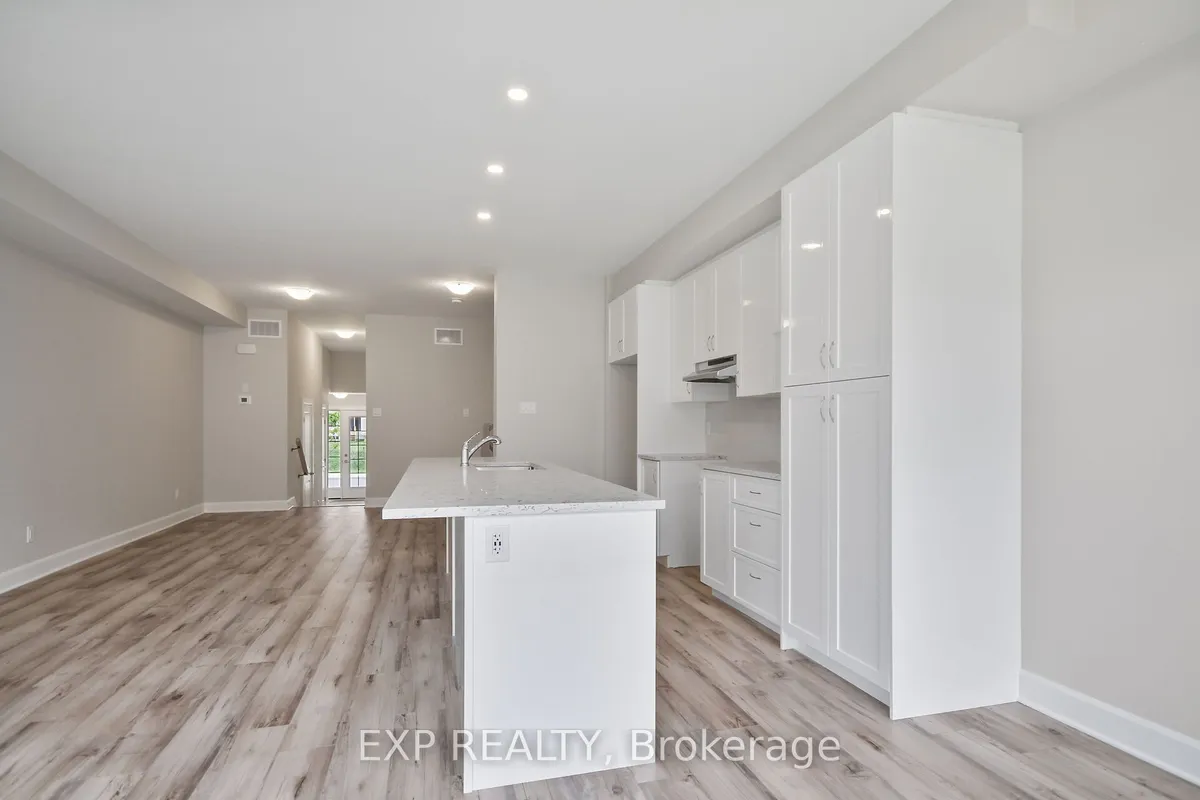 18 REYNOLDS Avenue, ON K7C 0C4