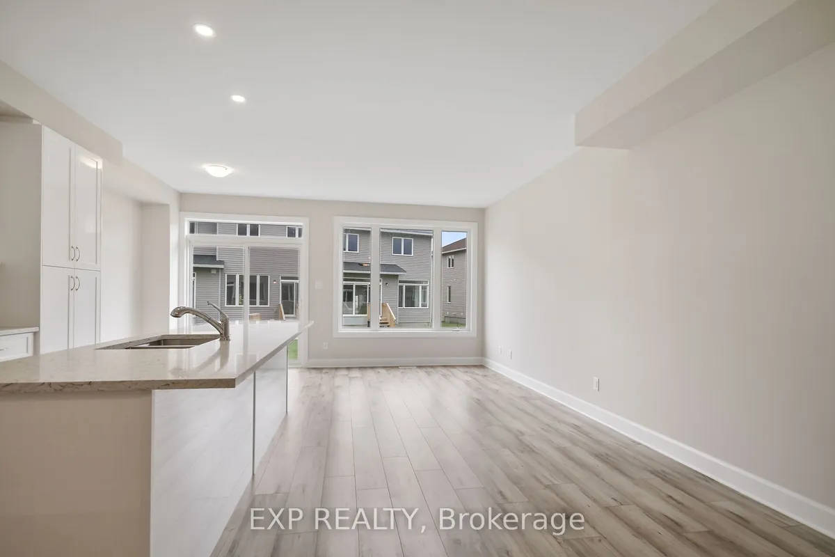 18 REYNOLDS Avenue, ON K7C 0C4