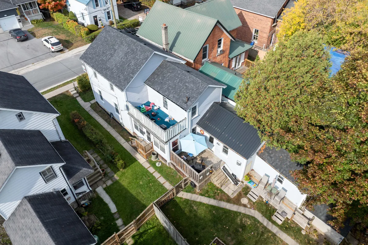 65 Hickory Street, ON K7G 2P6