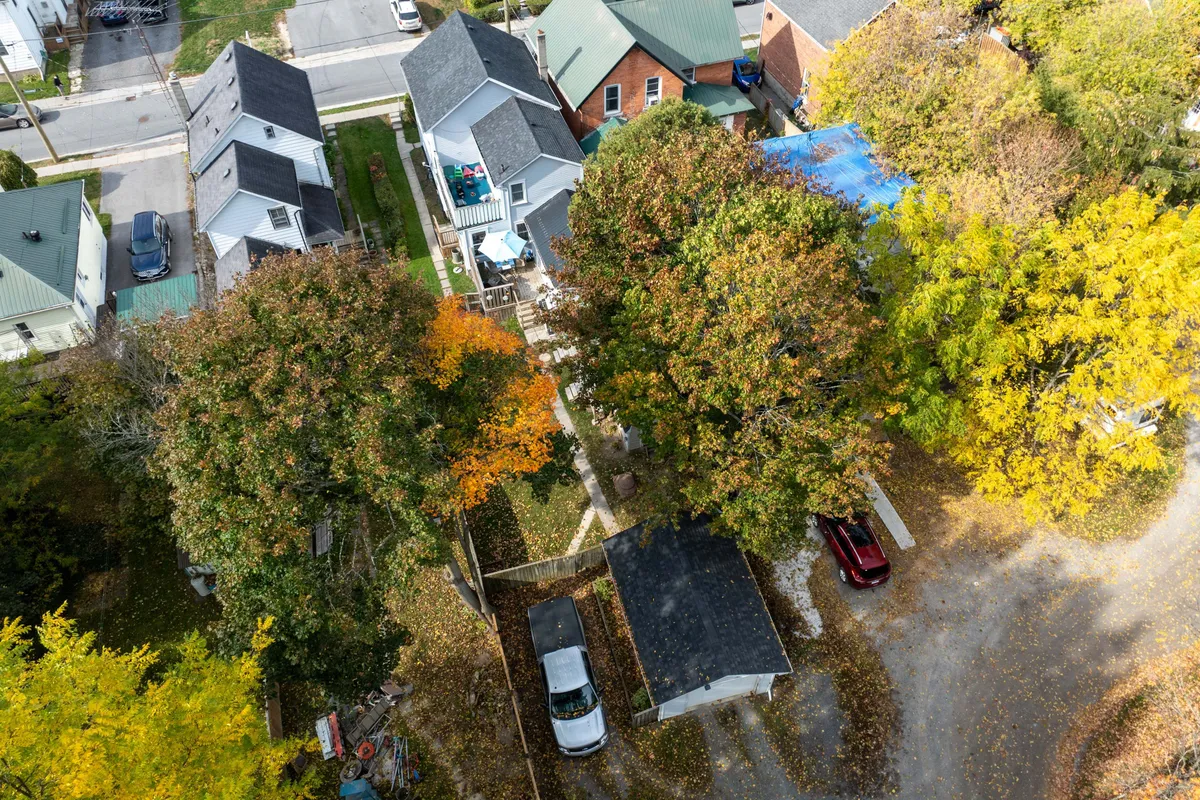 65 Hickory Street, ON K7G 2P6