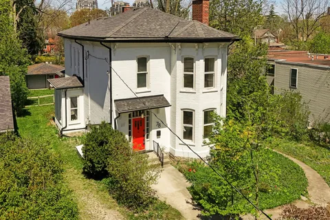 78 William Street, ON N2L 1J7